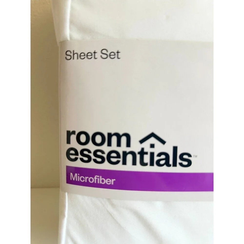 NEW Room Essentials Full Microfiber Sheet Set White Flat, Fitted, Two Pillowcase